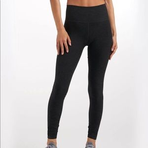 ❤️‼️Vuori worn only once Black Heather Ultrasoft 7/8 leggings!!!!